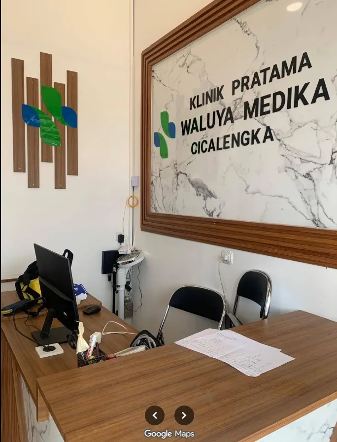 Meja pendaftaran (front desk) Klinik Pratama Waluya Medika Cicalengka